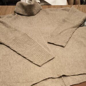 Vince Camuto Size M Tan Turtleneck Oversized Sweater (NWT)